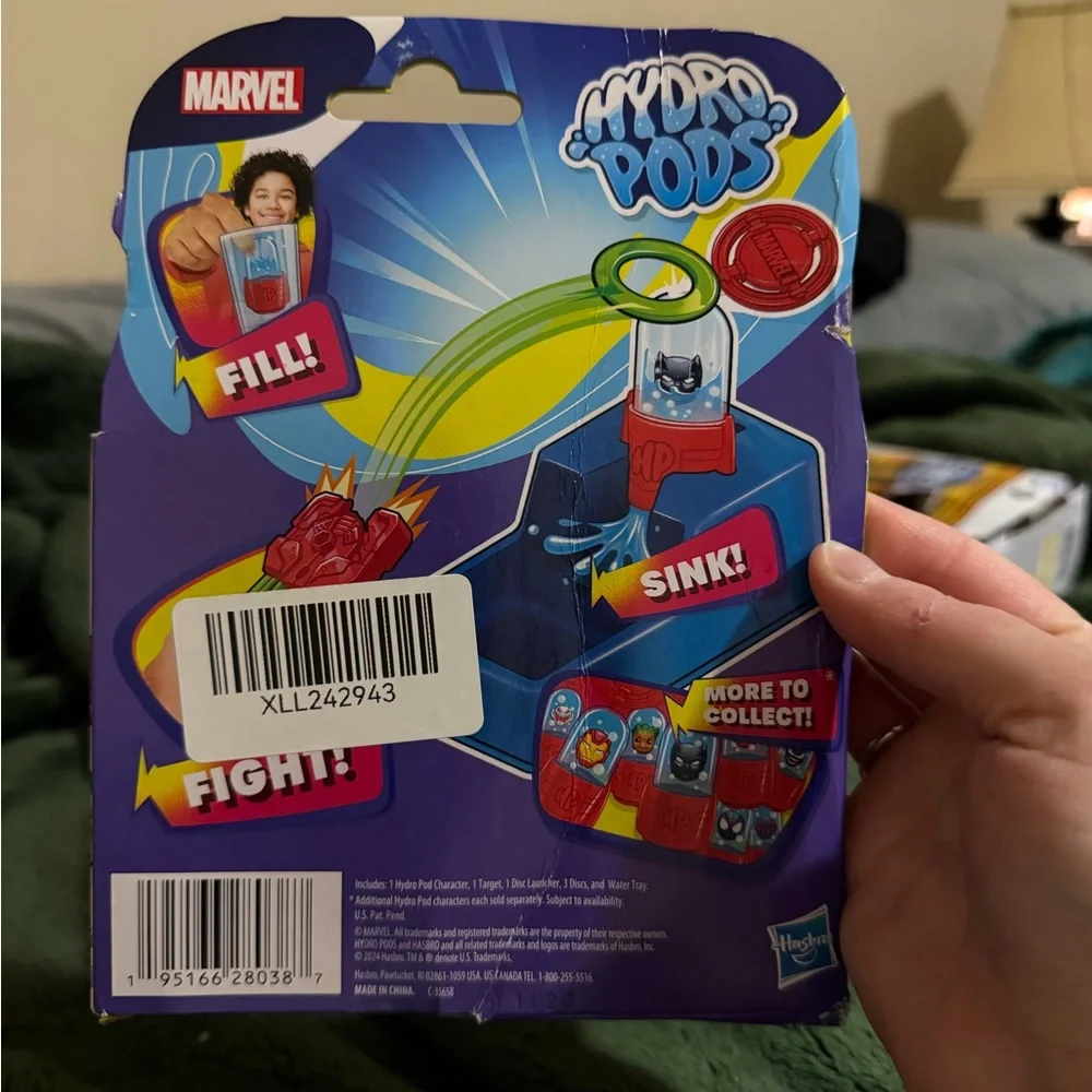 Marvel Hydro Pups Starter Pack - Red and Blue Capsules - Picture 2 of 2